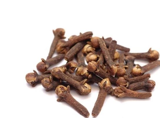 CLAVO ENTERO X KG